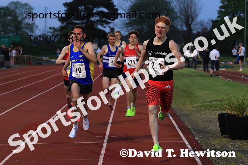 The 1500 metres, 2025 NEGP No. 1, Monkton Stadium, Jarrow. Photo: David T. Hewitson/Sports for All Pics